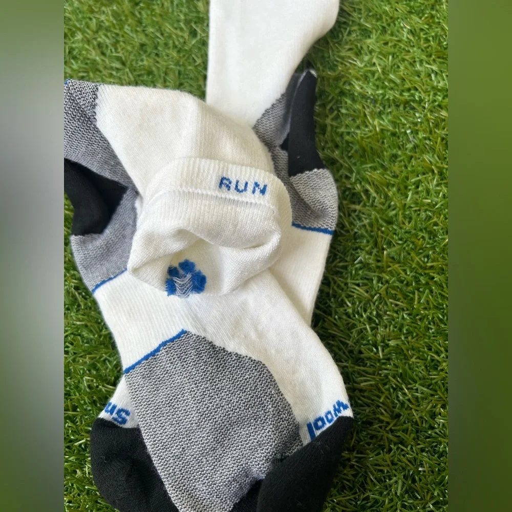 Smartwool women Socks XL /run white /black New